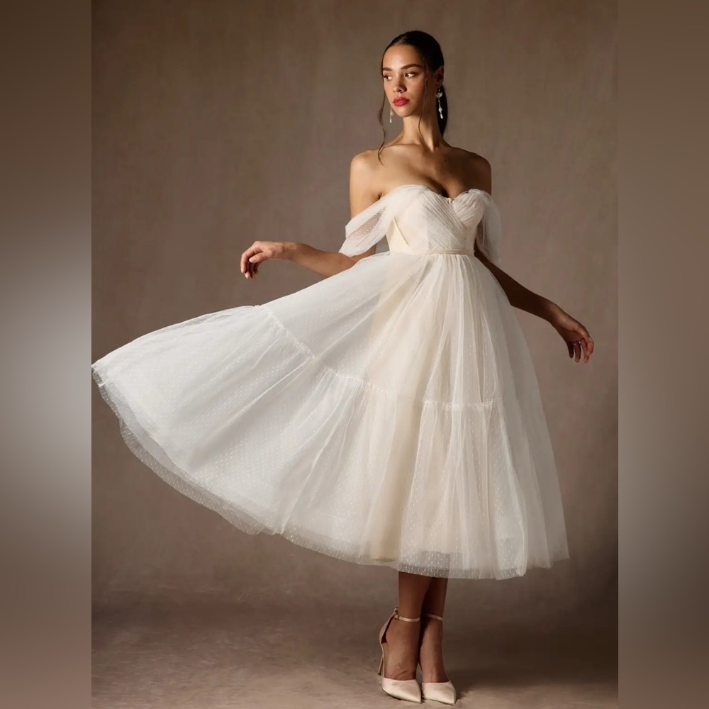 Elegant Off-Shoulder Cream Vienna Wedding Dress
